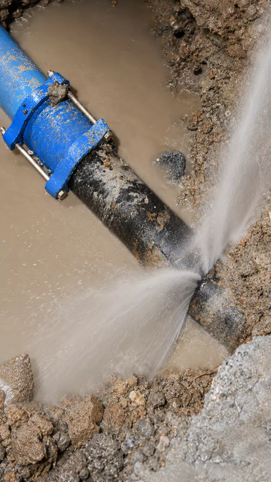 Réparation d'une fuite d'eau sur une installation de plomberie à Marrakech